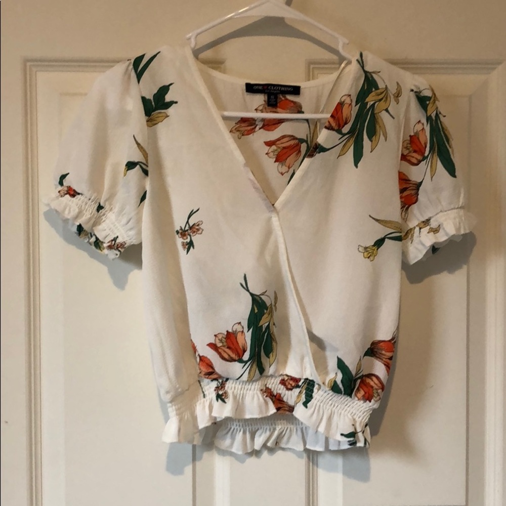 Short sleeve v neck floral top